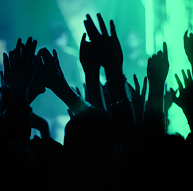 Foule pendant un concert.